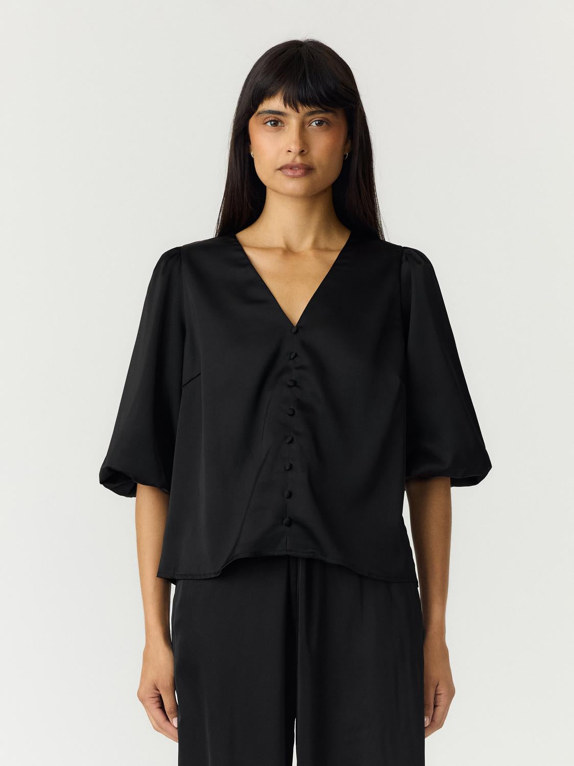 model_shot-front